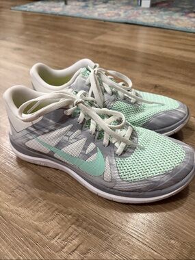 Nike Free 4.0 running shoes